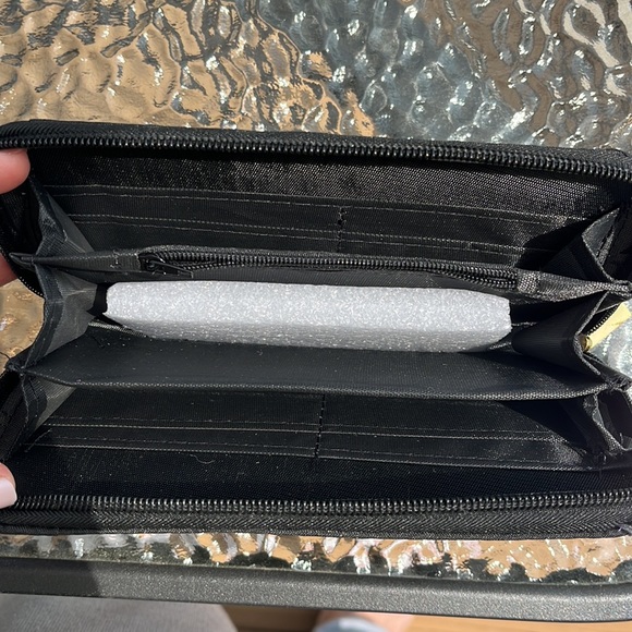 Wallet - Picture 3 of 5